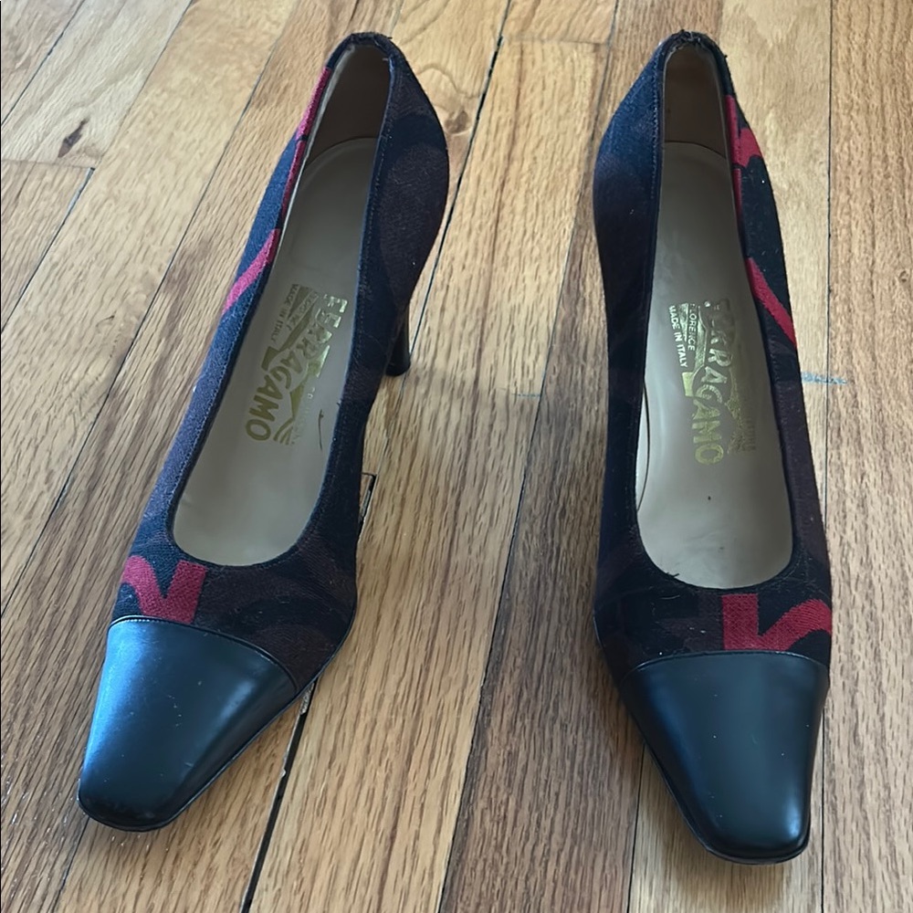 Auth Salvatore Ferragamo Black and Red Women's Heels